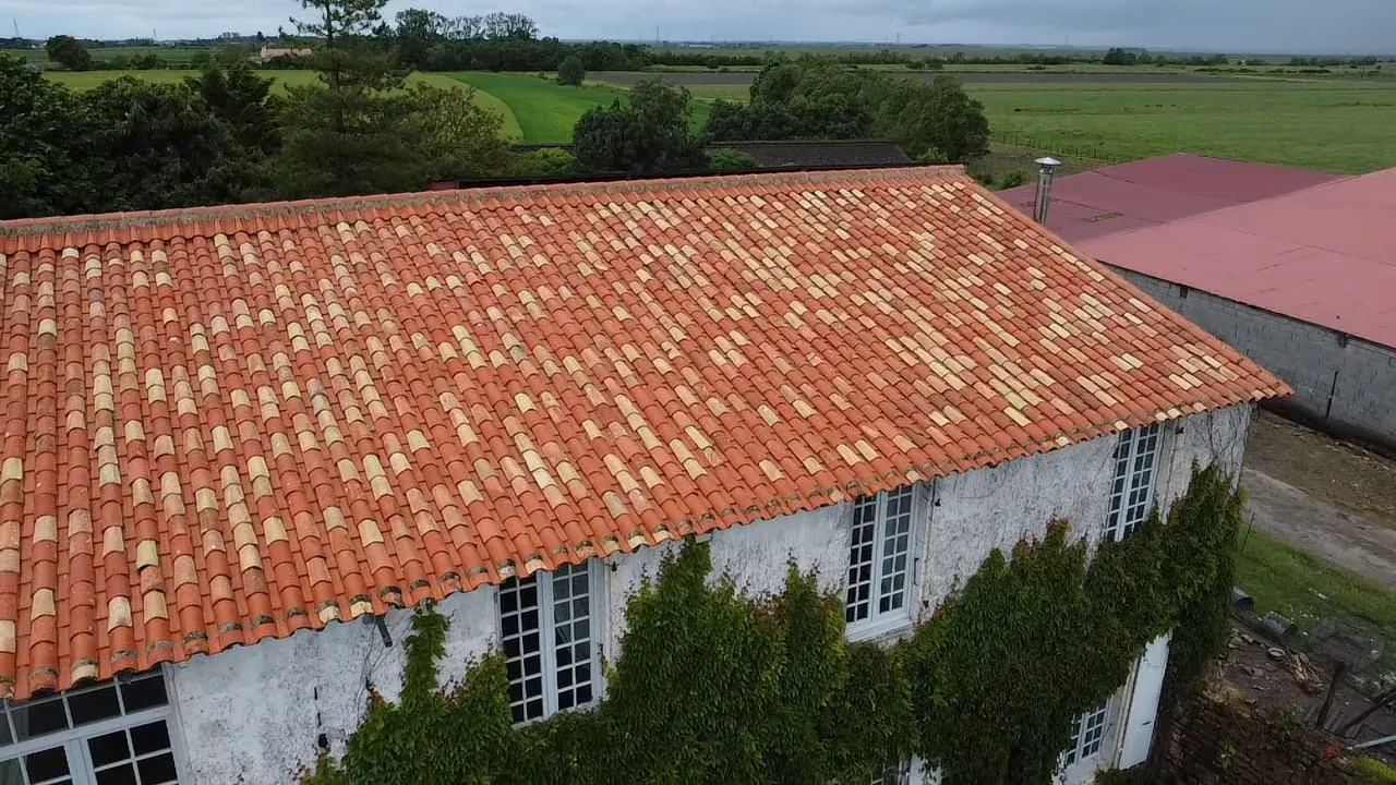Toiture en tuiles vue du ciel
